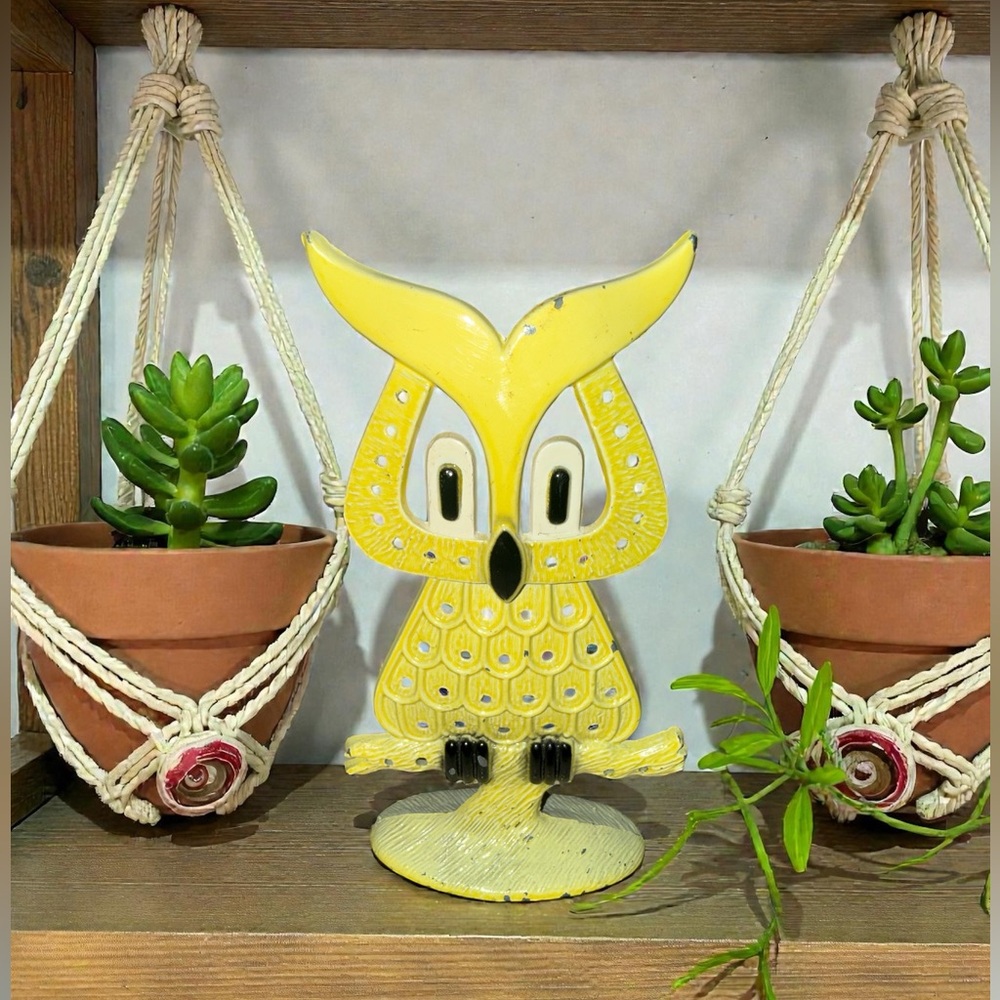 Vintage 1970’s Revere Manufacturing Metal Yellow Owl Earring Holder